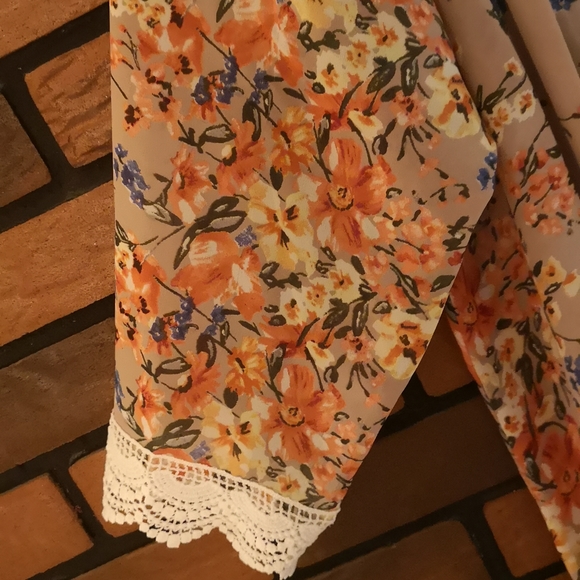 Lightweight Floral Kimono - Picture 4 of 4
